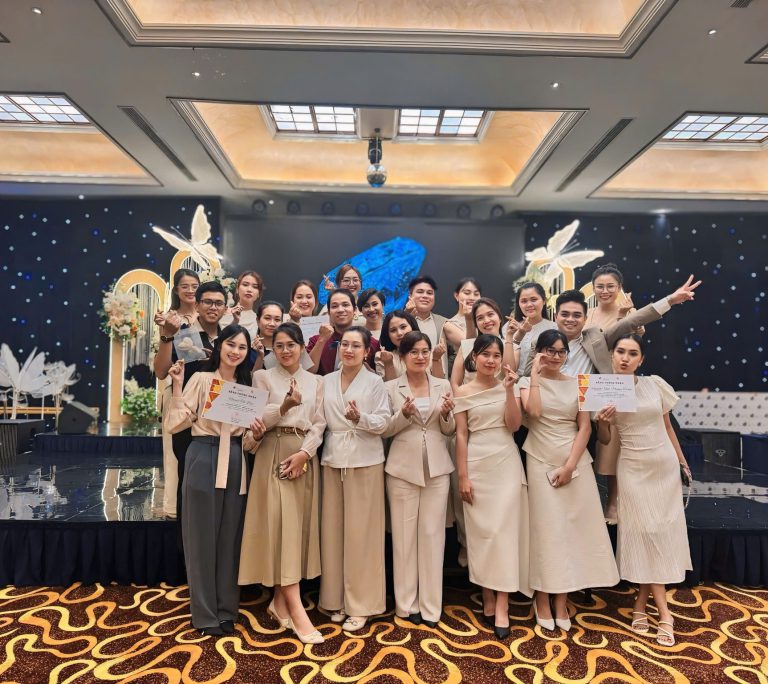 PHONG THÁI THANH LỊCH – PHỤC VỤ TẬN TÂM – Trung tâm Hội nghị Tiệc cưới Diamond Place